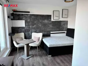 Pronájem bytu 1+kk, Praha - Pitkovice, Strakošová, 32 m2