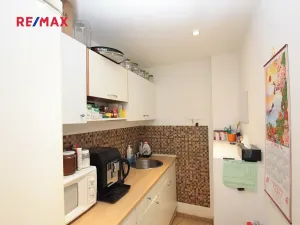 Prodej obchodního prostoru, Praha - Hlubočepy, Voskovcova, 141 m2