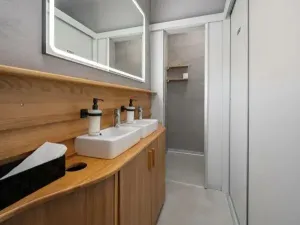 Prodej obchodního prostoru, Praha - Košíře, Naskové, 90 m2