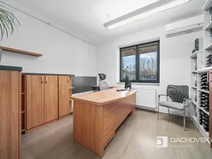 Prodej kanceláře, Pardubice, K Dolíčku, 374 m2