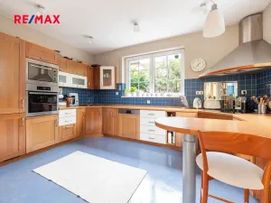 Prodej rodinného domu, Praha - Lochkov, V oudolku, 183 m2