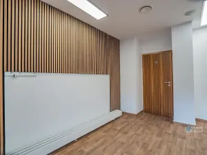 Prodej obchodního prostoru, Praha - Hlubočepy, Hlubočepská, 104 m2