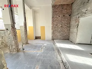Pronájem obchodního prostoru, Chrudim, Resselovo náměstí, 72 m2