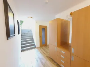 Prodej rodinného domu, Hora Svatého Šebestiána, 250 m2