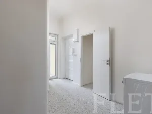 Prodej bytu 2+kk, Praha - Holešovice, U vody, 45 m2