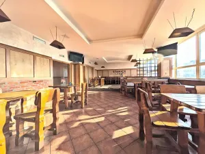 Pronájem restaurace, Praha - Kobylisy, Kyselova, 460 m2