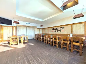 Pronájem restaurace, Praha - Kobylisy, Kyselova, 460 m2