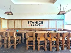 Pronájem restaurace, Praha - Kobylisy, Kyselova, 460 m2