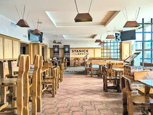 Pronájem restaurace, Praha - Kobylisy, Kyselova, 460 m2