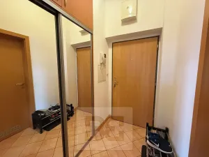 Pronájem bytu 2+kk, Praha - Holešovice, V háji, 44 m2