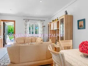 Prodej vily, Alicante, Španělsko, 87 m2