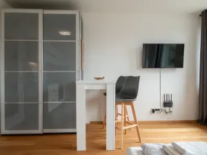 Pronájem bytu 1+kk, Praha - Vinohrady, Perucká, 25 m2