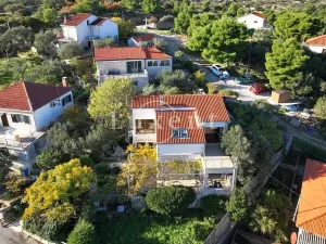 Prodej vícegeneračního domu, Splitska, Chorvatsko, 190 m2