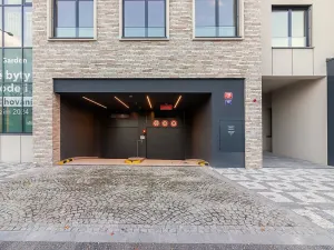 Pronájem garážového stání, Praha - Holešovice, U průhonu, 17 m2