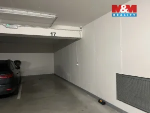 Pronájem garážového stání, Zlín, Zelinova, 14 m2