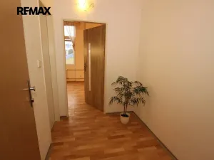 Pronájem bytu 1+kk, Louny, U Zastávky, 34 m2