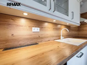 Pronájem bytu 1+kk, Praha - Smíchov, Kobrova, 43 m2