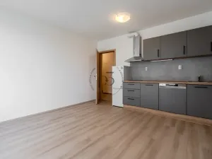 Pronájem bytu 2+kk, Praha - Prosek, Čakovická, 43 m2