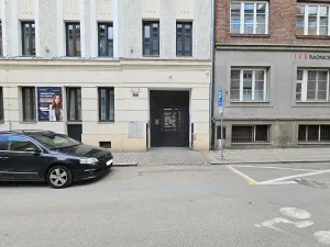 Pronájem garážového stání, Brno, Bratislavská, 13 m2