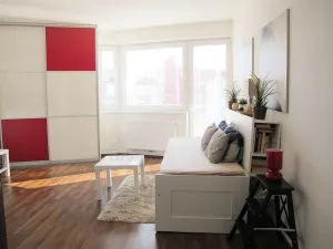 Pronájem bytu 1+kk, Praha - Nusle, Kloboučnická, 33 m2