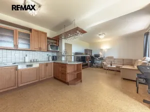 Prodej bytu 4+kk, Praha - Čakovice, Ke stadionu, 82 m2