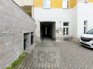 Pronájem garážového stání, Praha - Nusle, Vladimírova, 15 m2