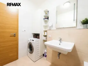 Pronájem bytu 2+kk, Praha - Vysočany, Sousedíkova, 55 m2