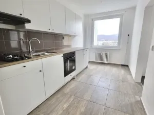 Pronájem bytu 3+1, Ústí nad Labem - Krásné Březno, V Oblouku, 72 m2