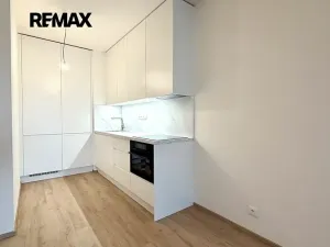 Pronájem bytu 1+kk, Praha - Hloubětín, Poděbradská, 45 m2