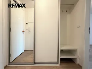 Pronájem bytu 1+kk, Praha - Hloubětín, Poděbradská, 45 m2