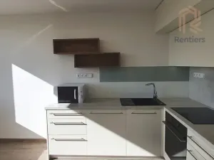 Pronájem bytu 3+1, Praha - Kobylisy, Famfulíkova, 70 m2