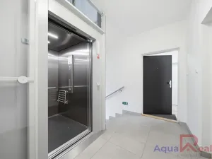 Pronájem bytu 3+kk, Karlovy Vary, Dubová, 83 m2