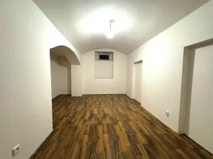 Pronájem kanceláře, Praha - Strašnice, Saratovská, 110 m2