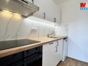 Pronájem bytu 2+kk, Praha - Bohnice, Poznaňská, 42 m2