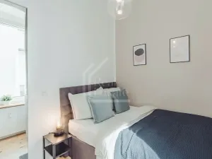 Pronájem bytu 2+kk, Praha, Pernerova, 59 m2