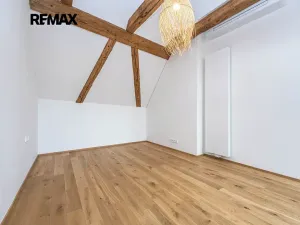Pronájem bytu 2+kk, Praha - Nusle, Vrtbova, 42 m2
