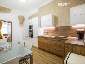 Prodej bytu 2+1, Jindřichův Hradec, nám. Míru, 100 m2