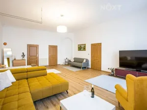 Prodej bytu 2+1, Jindřichův Hradec, nám. Míru, 100 m2