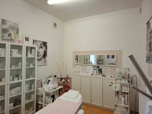 Pronájem obchodního prostoru, Pardubice - Zelené Předměstí, třída Míru, 20 m2