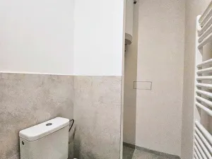 Pronájem bytu 1+kk, Praha - Holešovice, Na Maninách, 31 m2