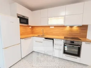 Pronájem bytu 2+kk, Praha - Dejvice, náměstí Bořislavka, 39 m2