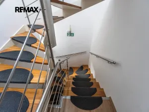 Prodej rodinného domu, Praha - Kyje, Hajní, 330 m2