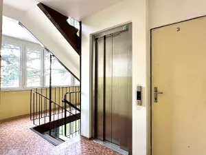 Pronájem bytu 3+1, Praha - Kobylisy, Třebenická, 65 m2