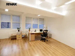 Pronájem kanceláře, Praha - Hloubětín, Nademlejnská, 40 m2