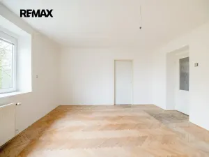 Prodej bytu 2+1, Praha - Dejvice, Na viničních horách, 58 m2