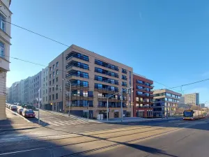Pronájem garážového stání, Praha - Žižkov, Seifertova, 15 m2
