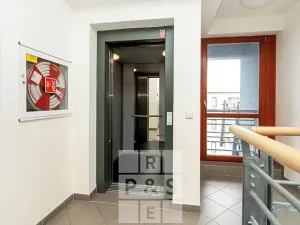 Pronájem bytu 2+kk, Praha - Vysočany, Jana Přibíka, 62 m2