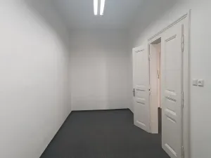 Pronájem kanceláře, Hradec Králové, Československé armády, 36 m2