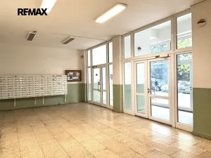 Pronájem bytu 1+kk, Praha - Kobylisy, Kyselova, 26 m2