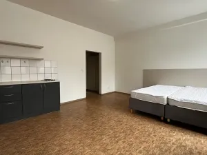 Pronájem bytu 1+kk, Praha - Smíchov, Křížová, 35 m2